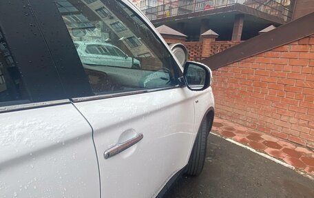 Mitsubishi Outlander III рестайлинг 3, 2014 год, 1 990 000 рублей, 8 фотография