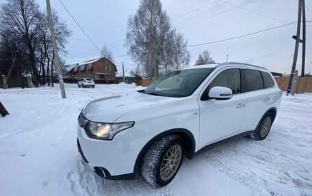 Mitsubishi Outlander III рестайлинг 3, 2014 год, 1 990 000 рублей, 11 фотография