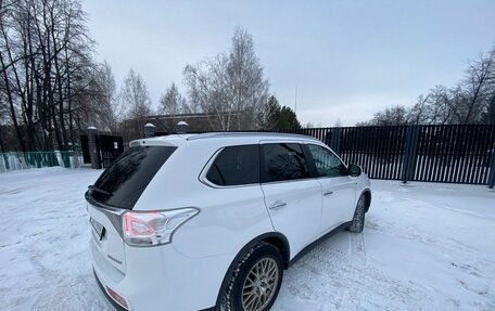 Mitsubishi Outlander III рестайлинг 3, 2014 год, 1 990 000 рублей, 9 фотография