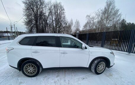 Mitsubishi Outlander III рестайлинг 3, 2014 год, 1 990 000 рублей, 14 фотография