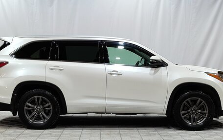 Toyota Highlander III, 2015 год, 2 990 000 рублей, 4 фотография