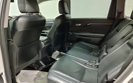 Toyota Highlander III, 2015 год, 2 990 000 рублей, 17 фотография