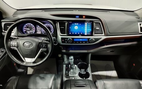 Toyota Highlander III, 2015 год, 2 990 000 рублей, 14 фотография