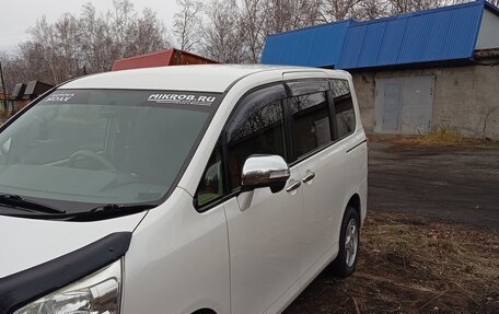 Toyota Noah III, 2013 год, 1 800 000 рублей, 3 фотография