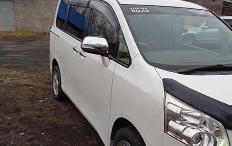 Toyota Noah III, 2013 год, 1 800 000 рублей, 2 фотография
