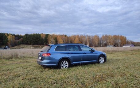 Volkswagen Passat B8 рестайлинг, 2018 год, 1 830 000 рублей, 3 фотография