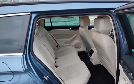 Volkswagen Passat B8 рестайлинг, 2018 год, 1 830 000 рублей, 14 фотография