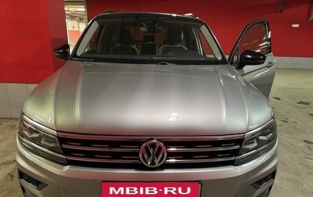 Volkswagen Tiguan II, 2020 год, 2 500 000 рублей, 3 фотография