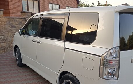 Toyota Voxy II, 2008 год, 1 130 000 рублей, 4 фотография