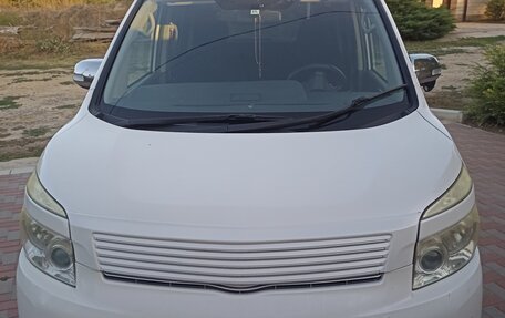 Toyota Voxy II, 2008 год, 1 130 000 рублей, 2 фотография