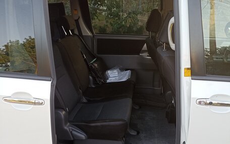 Toyota Voxy II, 2008 год, 1 130 000 рублей, 9 фотография