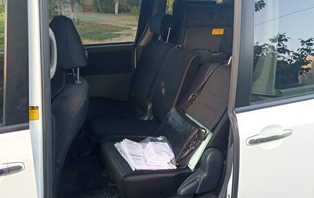 Toyota Voxy II, 2008 год, 1 130 000 рублей, 8 фотография