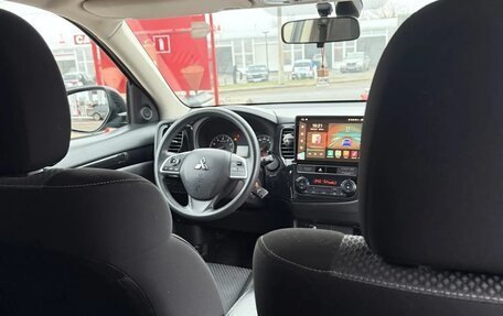 Mitsubishi Outlander III рестайлинг 3, 2019 год, 1 800 000 рублей, 4 фотография