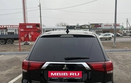 Mitsubishi Outlander III рестайлинг 3, 2019 год, 1 800 000 рублей, 5 фотография