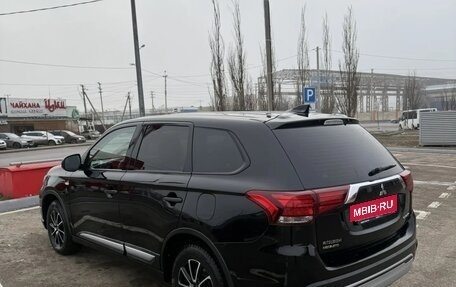 Mitsubishi Outlander III рестайлинг 3, 2019 год, 1 800 000 рублей, 2 фотография