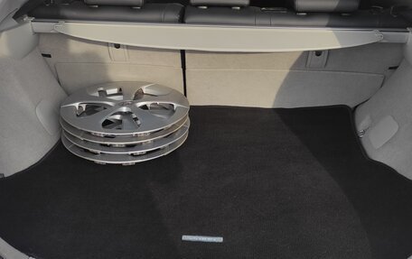 Toyota Prius, 2013 год, 1 150 000 рублей, 10 фотография