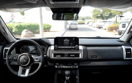 Mitsubishi L200, 2025 год, 4 800 000 рублей, 6 фотография