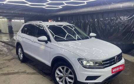 Volkswagen Tiguan II, 2018 год, 2 450 000 рублей, 1 фотография