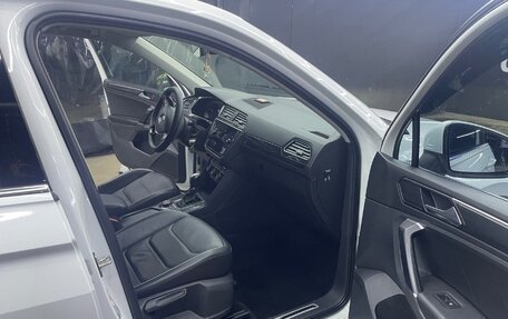 Volkswagen Tiguan II, 2018 год, 2 450 000 рублей, 5 фотография