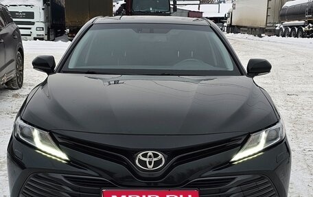 Toyota Camry, 2019 год, 2 750 000 рублей, 1 фотография
