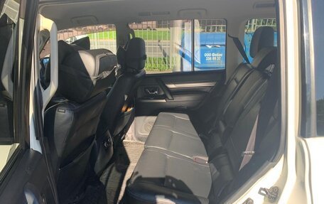 Mitsubishi Pajero IV, 2015 год, 2 000 000 рублей, 13 фотография