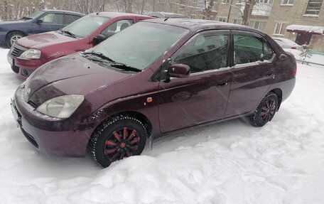 Toyota Prius IV XW50, 2001 год, 415 000 рублей, 2 фотография