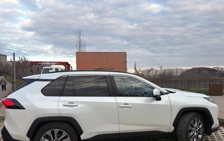 Toyota RAV4, 2021 год, 3 650 000 рублей, 3 фотография