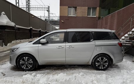 KIA Carnival III, 2018 год, 2 750 000 рублей, 3 фотография