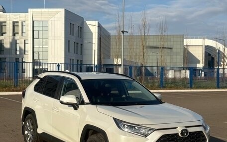 Toyota RAV4, 2021 год, 3 650 000 рублей, 8 фотография