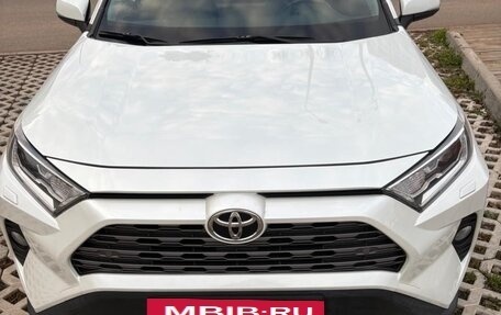Toyota RAV4, 2021 год, 3 650 000 рублей, 7 фотография