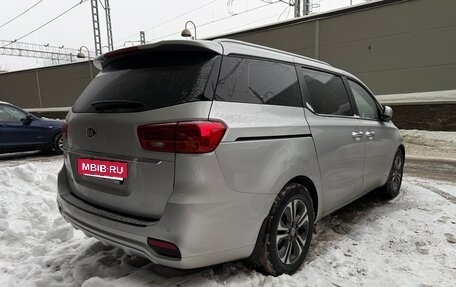 KIA Carnival III, 2018 год, 2 750 000 рублей, 6 фотография