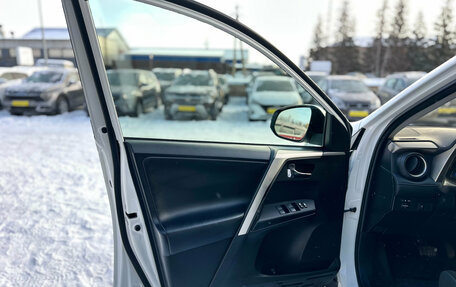 Toyota RAV4, 2014 год, 1 990 000 рублей, 10 фотография