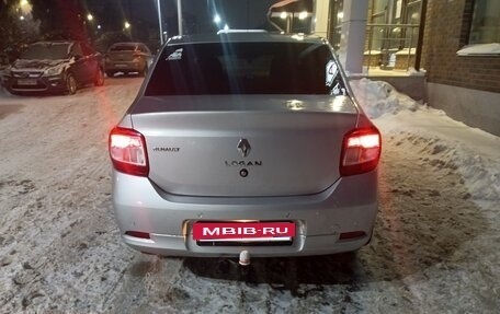 Renault Logan II, 2018 год, 900 000 рублей, 4 фотография