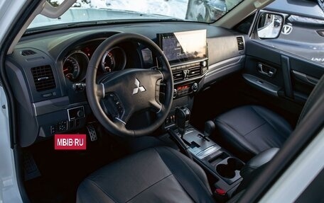 Mitsubishi Pajero IV, 2015 год, 2 295 000 рублей, 13 фотография