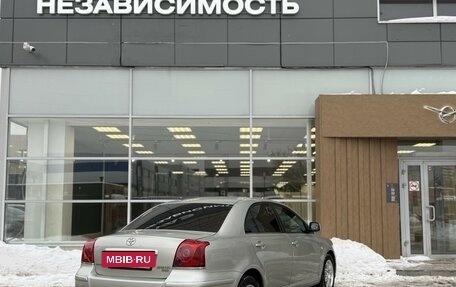 Toyota Avensis III рестайлинг, 2003 год, 490 000 рублей, 3 фотография