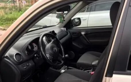 Toyota RAV4, 2004 год, 850 000 рублей, 3 фотография