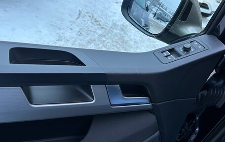 Volkswagen Multivan T6 рестайлинг, 2018 год, 4 500 000 рублей, 6 фотография