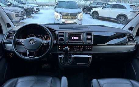 Volkswagen Multivan T6 рестайлинг, 2018 год, 4 500 000 рублей, 8 фотография