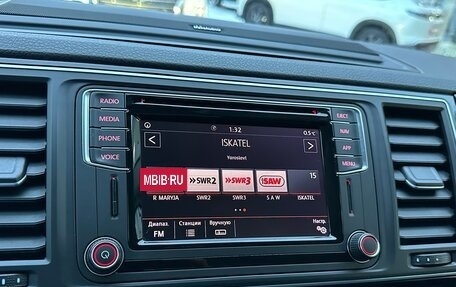 Volkswagen Multivan T6 рестайлинг, 2018 год, 4 500 000 рублей, 11 фотография