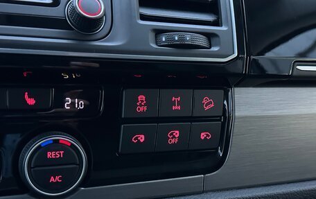 Volkswagen Multivan T6 рестайлинг, 2018 год, 4 500 000 рублей, 17 фотография