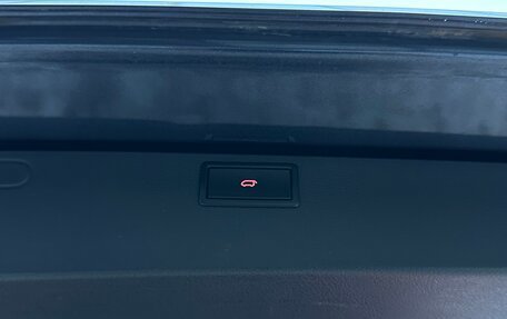 Volkswagen Multivan T6 рестайлинг, 2018 год, 4 500 000 рублей, 27 фотография