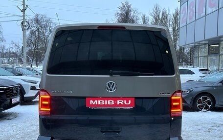Volkswagen Multivan T6 рестайлинг, 2018 год, 4 500 000 рублей, 24 фотография