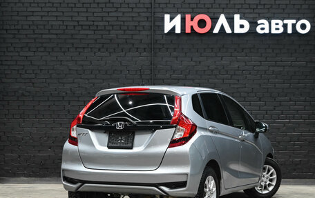 Honda Fit III, 2018 год, 1 300 000 рублей, 7 фотография