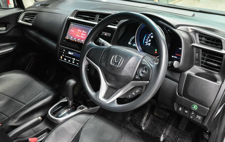 Honda Fit III, 2018 год, 1 300 000 рублей, 10 фотография