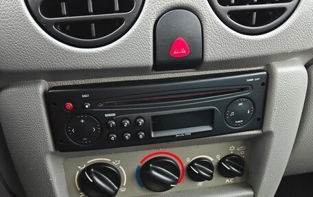 Renault Kangoo II рестайлинг, 2004 год, 499 000 рублей, 15 фотография