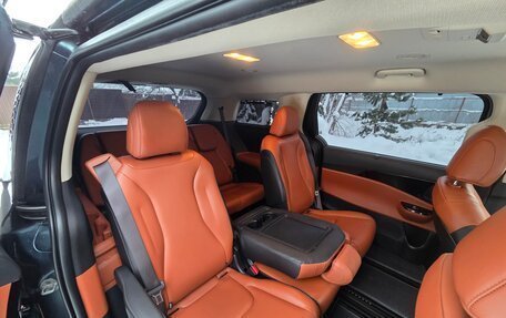 KIA Carnival, 2023 год, 4 140 000 рублей, 28 фотография