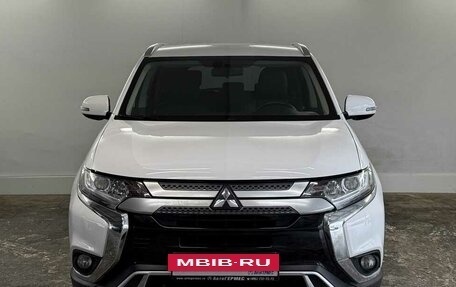 Mitsubishi Outlander III рестайлинг 3, 2021 год, 2 350 000 рублей, 2 фотография