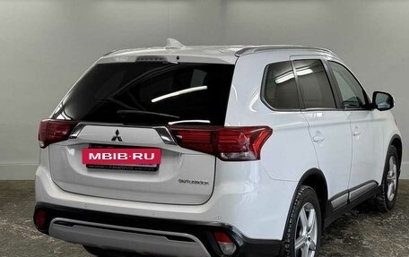Mitsubishi Outlander III рестайлинг 3, 2021 год, 2 350 000 рублей, 4 фотография