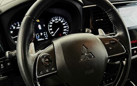 Mitsubishi Outlander III рестайлинг 3, 2021 год, 2 350 000 рублей, 13 фотография