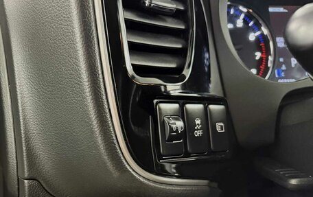 Mitsubishi Outlander III рестайлинг 3, 2021 год, 2 350 000 рублей, 10 фотография